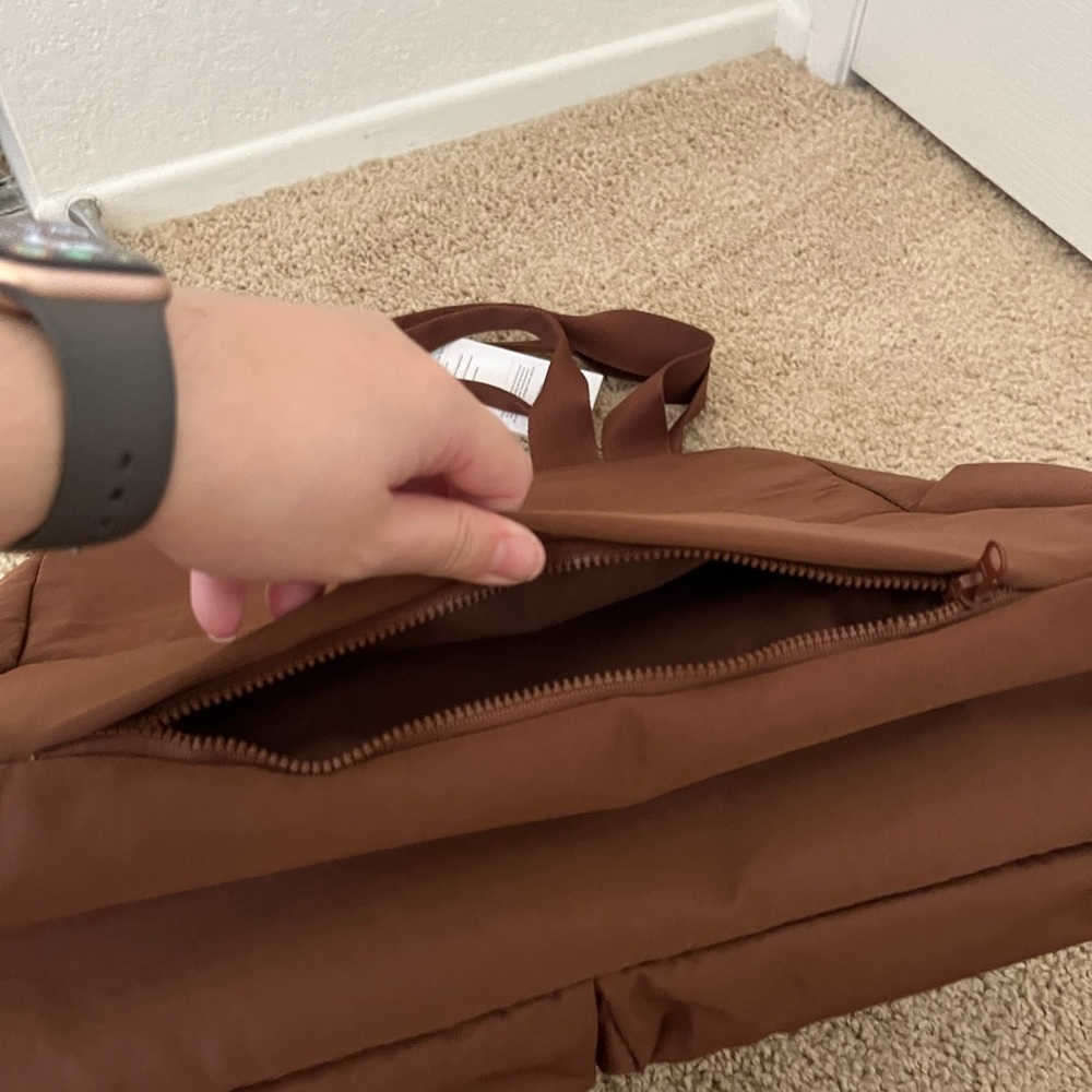 NWT BEIS Sports Carryall Bag in Maple - Picture 4 of 11